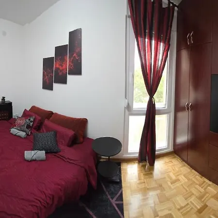 Lux Stojanovic 公寓 *