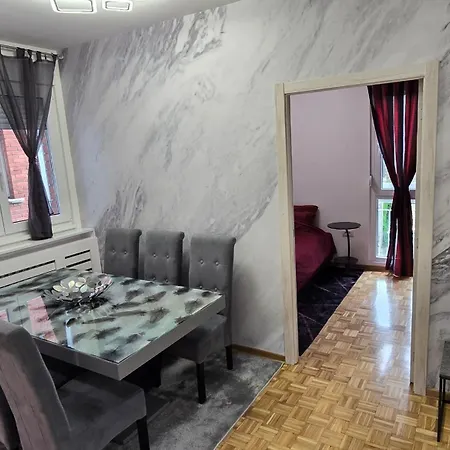 Lux Stojanovic * 贝尔格莱德