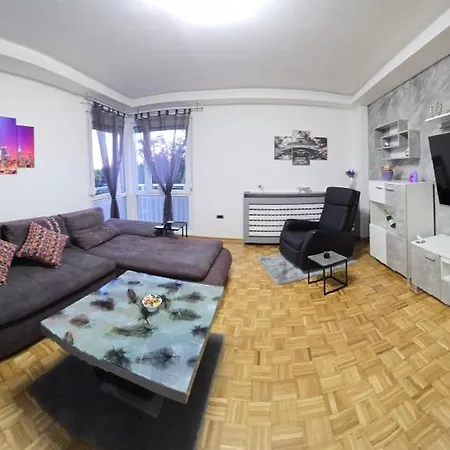 Lux Stojanovic * Belgrad