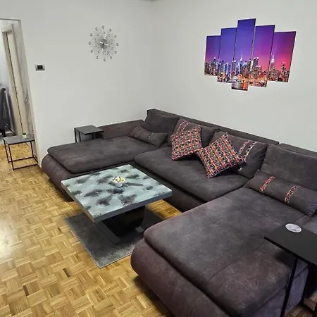 Lux Stojanovic * Belgrad