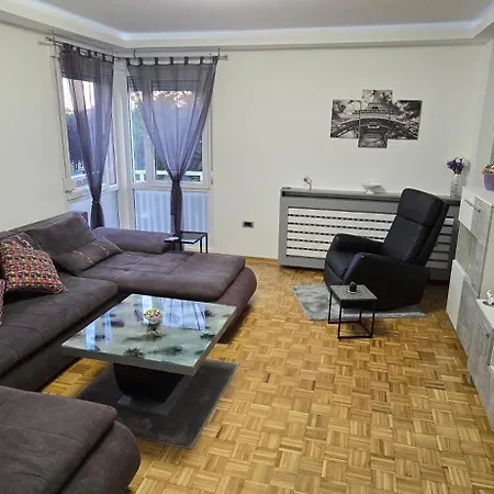 Lux Stojanovic * Belgrad