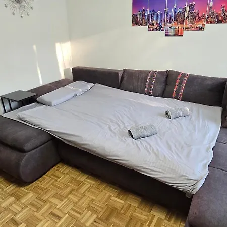 Lux Stojanovic 公寓