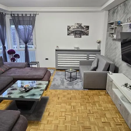 Lux Stojanovic 公寓 *